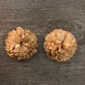 Tan Flower Shoe Clips